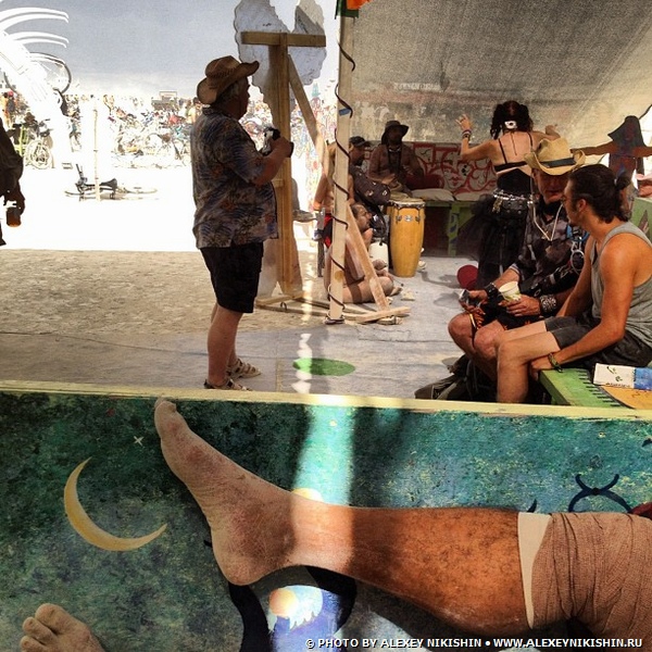 На Burning Man иногда бывает, что и не поймешь реальность это или нет